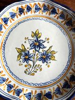 Laden Sie das Bild in den Galerie-Viewer, Spanischer Keramikteller mit Blüten
