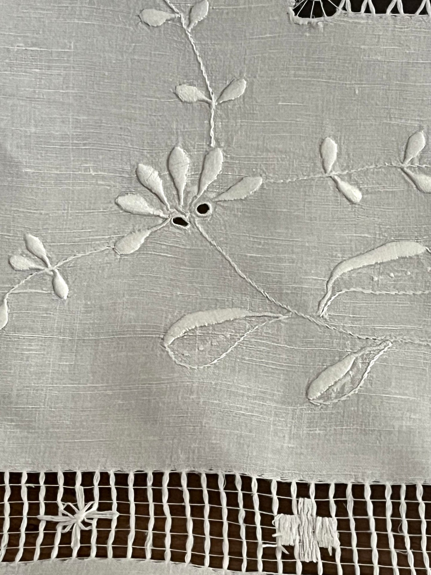 Riesin: fantastische Leinendecke mit viel Handarbeit aus Frankreich