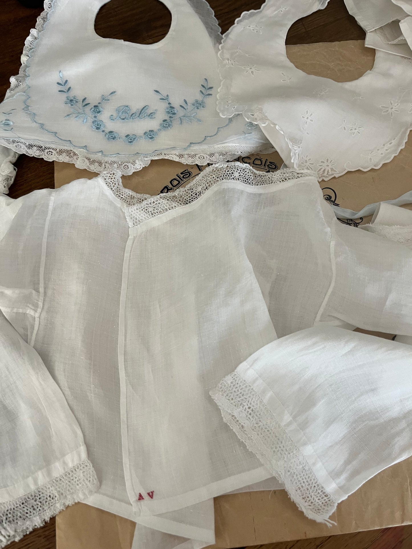 Set: Vintage Baby Leibchen und Lätzchen