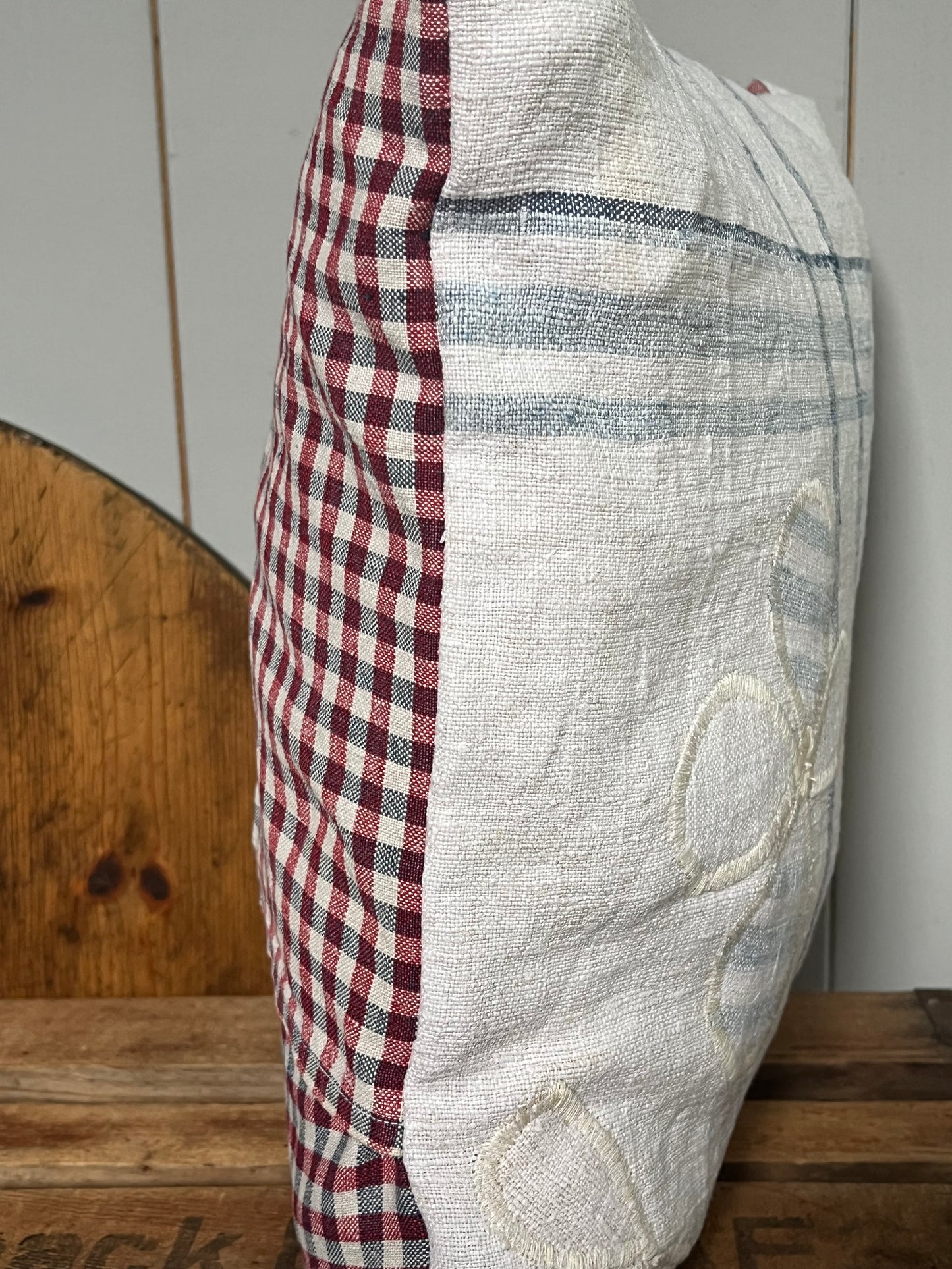 Very vintage Kissen aus altem Leinensack 40 x 40 mit Blüten