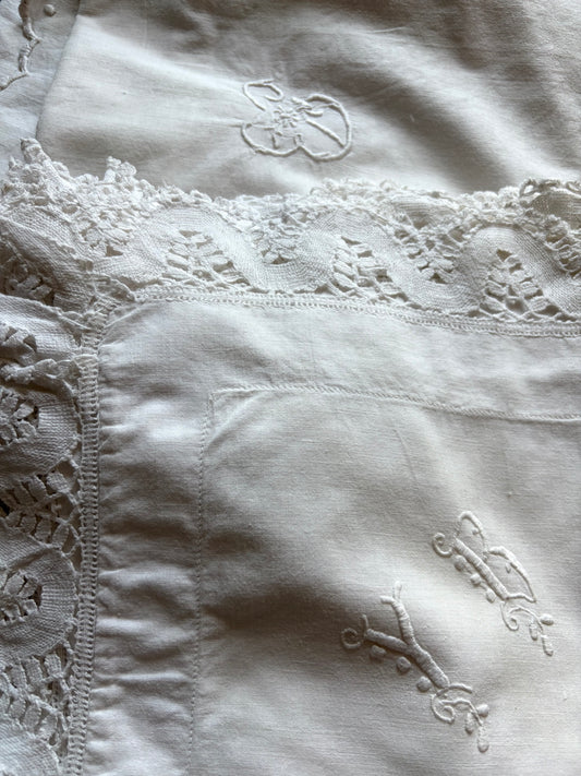 Set 2 romantische französische Kissenbezüge mit Monogramm
