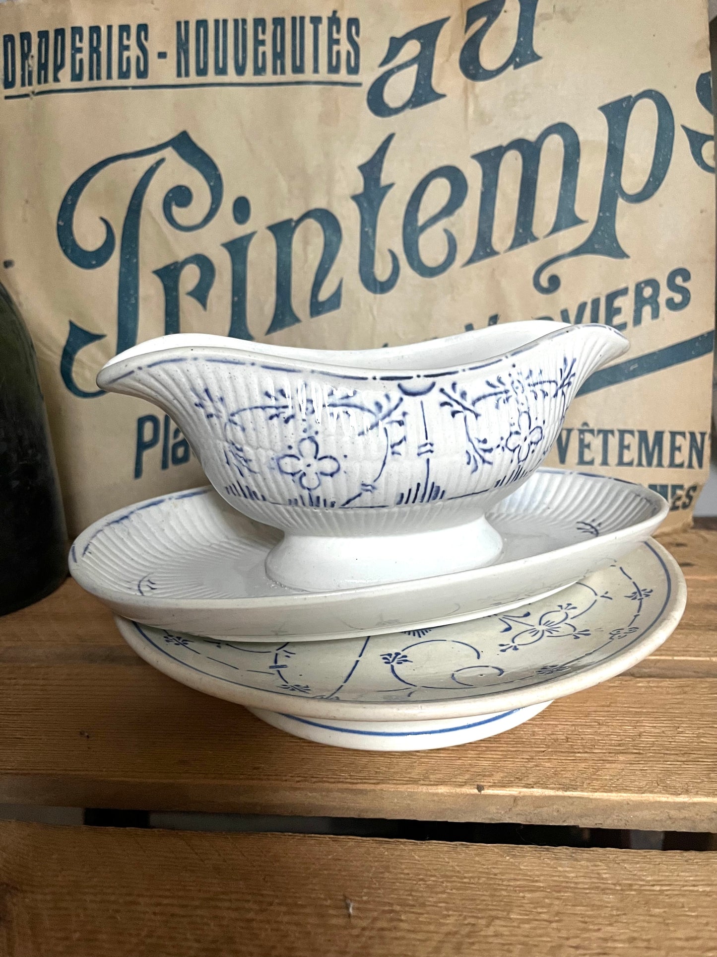 Alte, schwere Sauciere aus Belgien Blau/Weiß