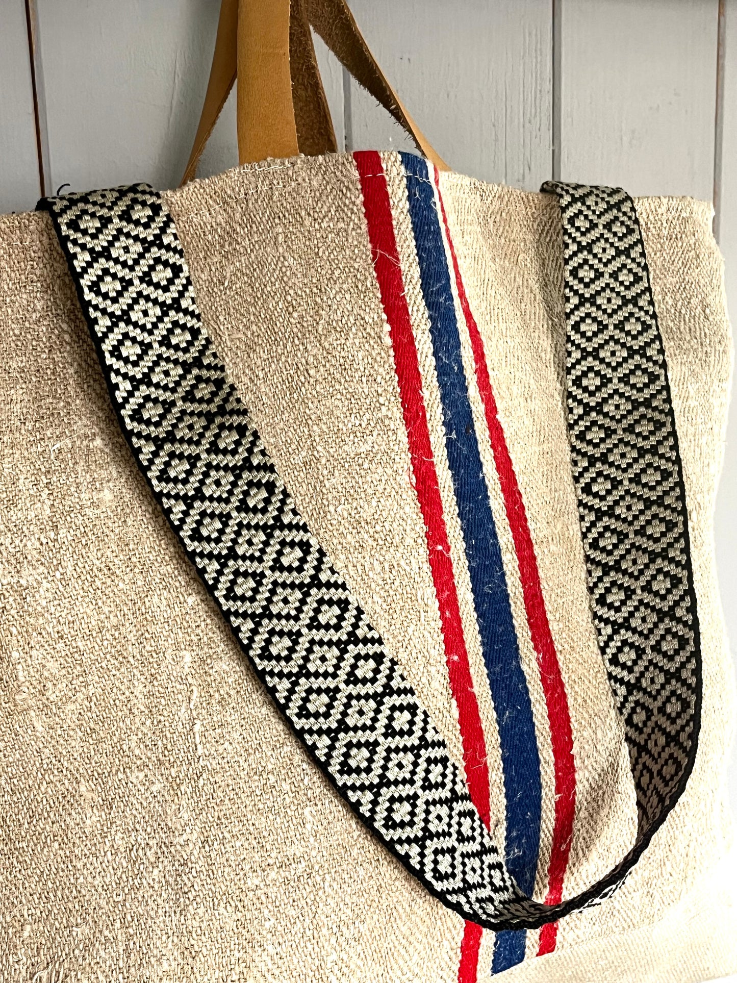 Rot/Blau gestreift: Große Tasche aus altem Leinensack