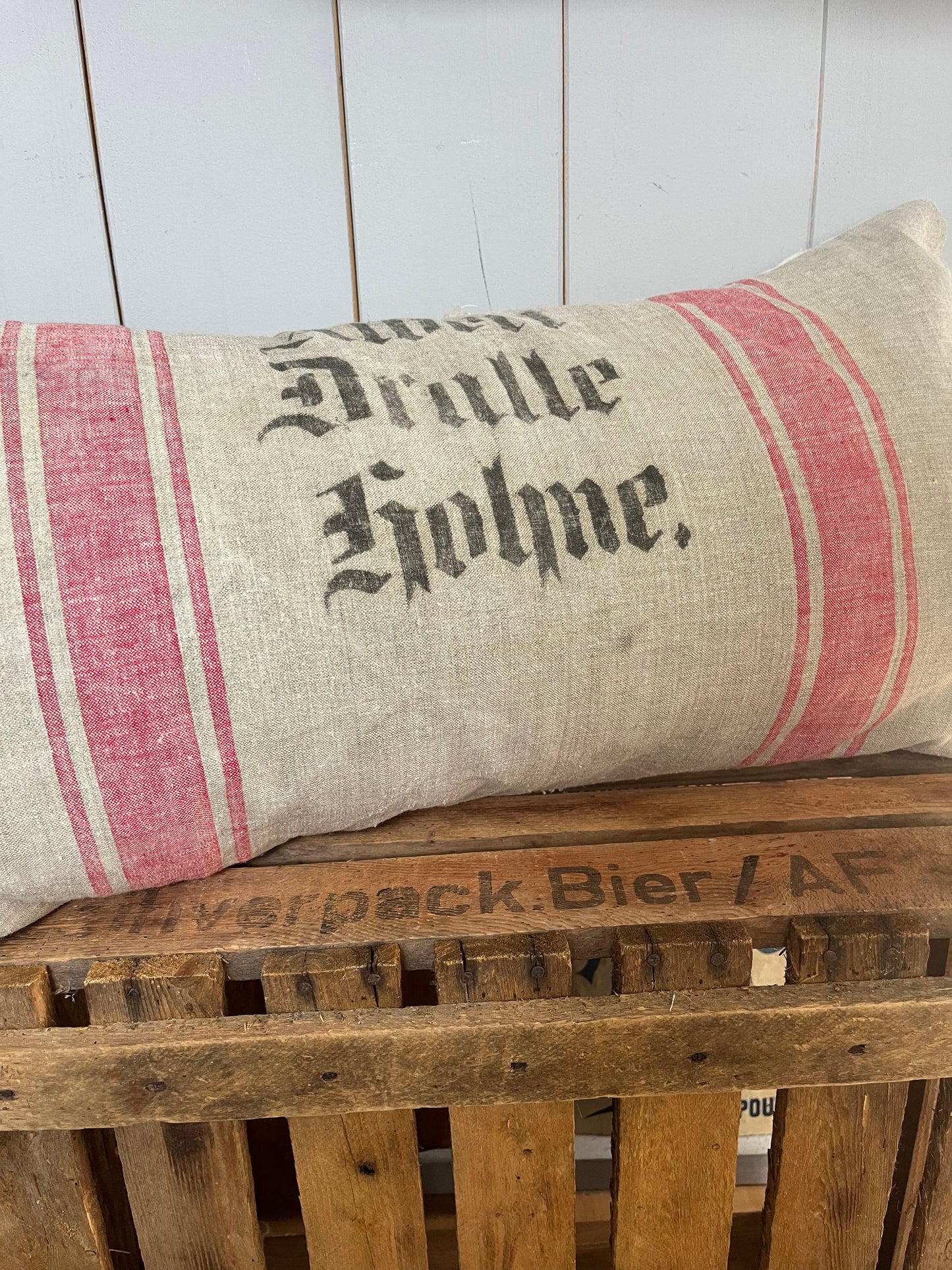 Großes Kissen aus einem alten Leinensack mit Original Aufschrift