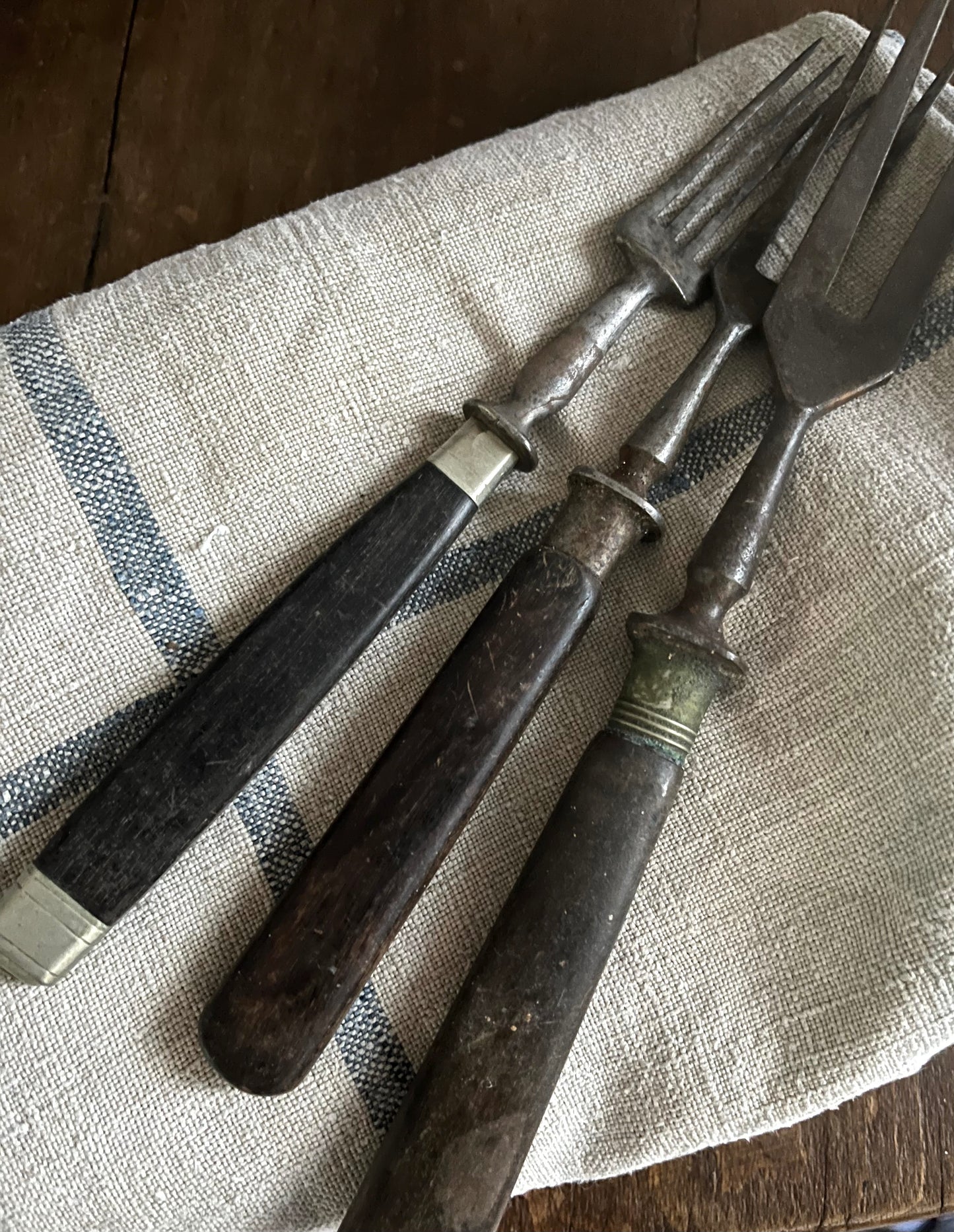 3 seltene antike französische Fleischgabeln  - sehr alt, sehr urig, groß