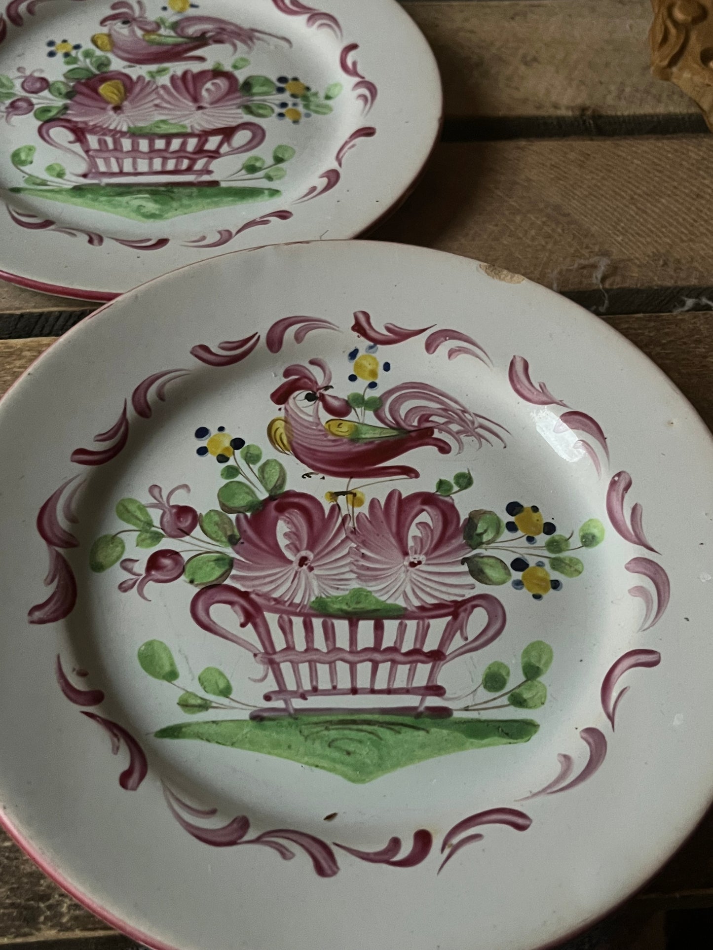 3 antike Fayence Teller Strassbourg mit Hahn und Patina