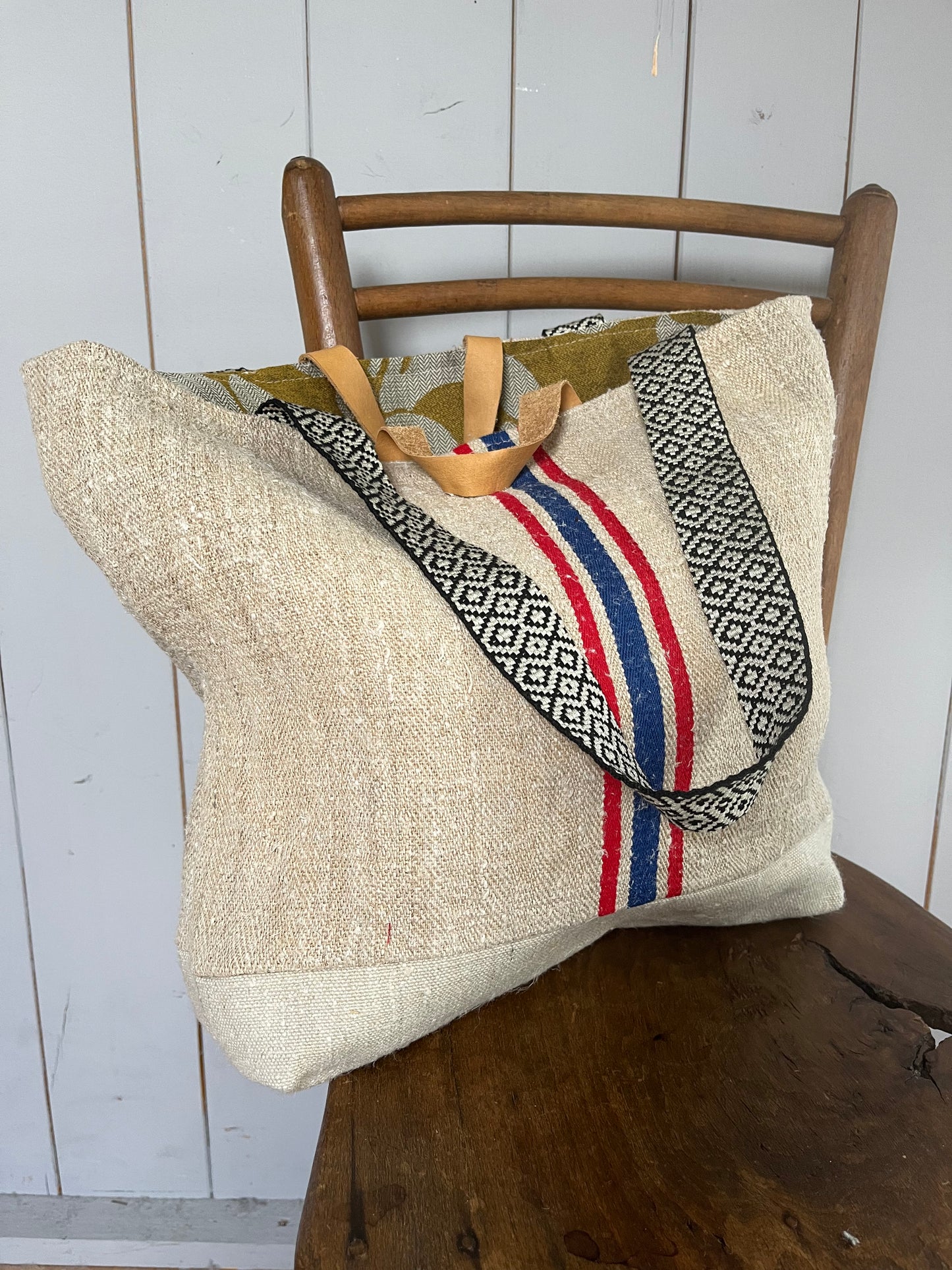 Rot/Blau gestreift: Große Tasche aus altem Leinensack