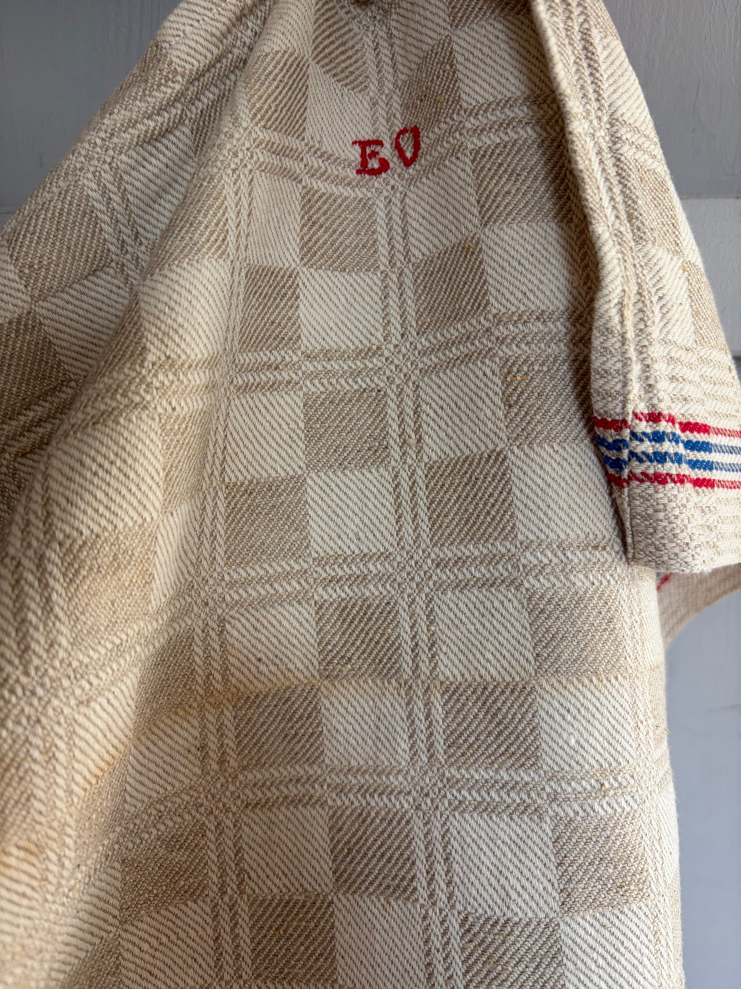 Set: 2 XL wunderschöne Leinentücher um 1930 mit Schachbrett und Streifen in Blau/Rot - die Klassiker