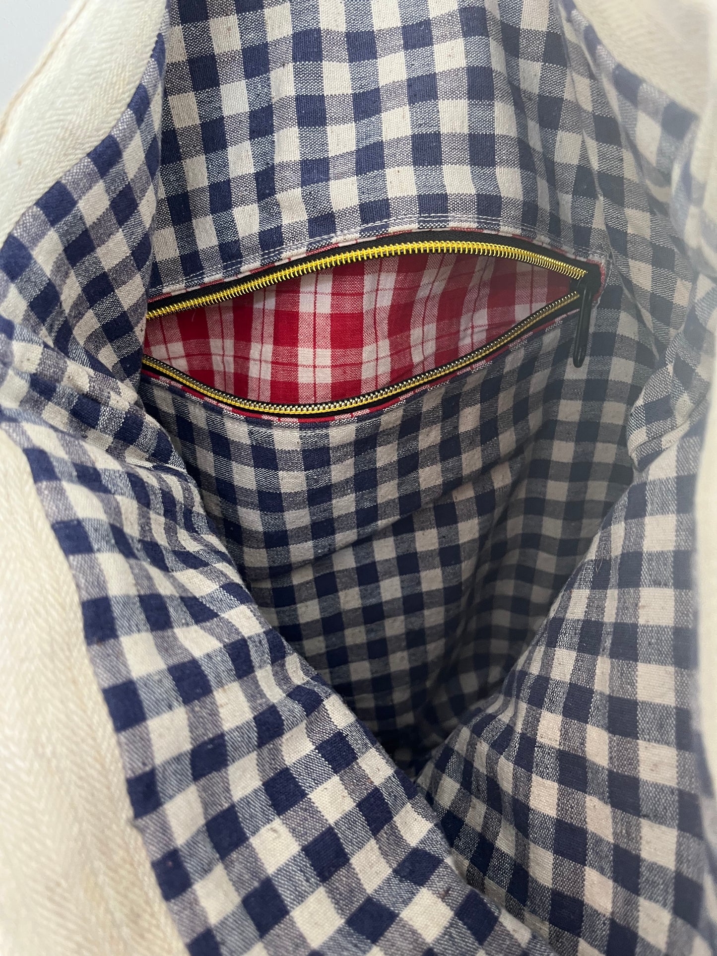 Blue Stripes: Große Tasche aus altem Leinen mit Streifen und Blüten