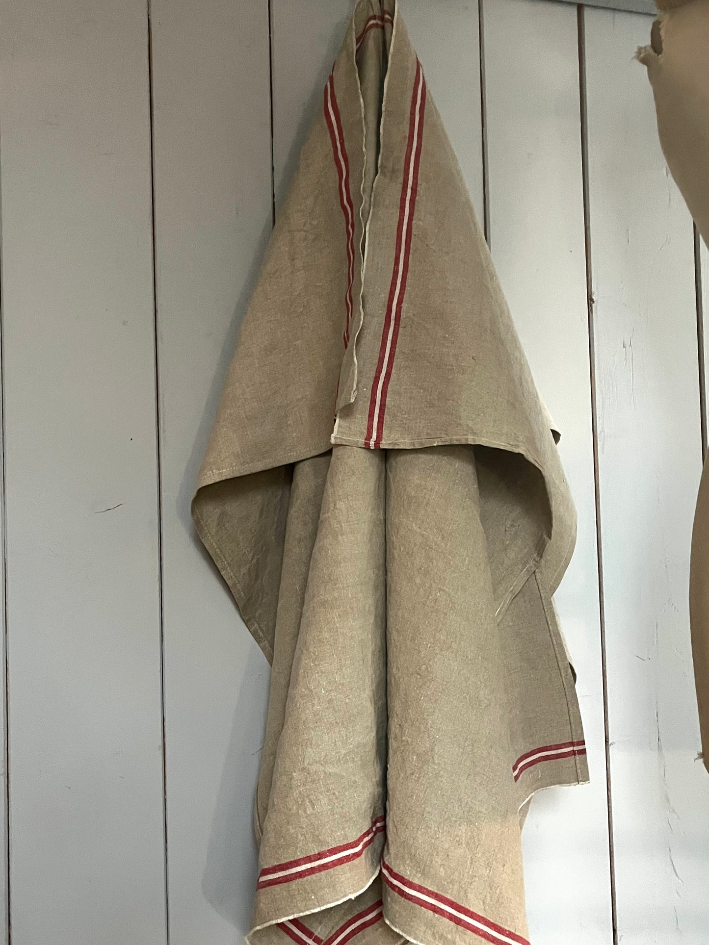 Großes Leinentuch mit rot/weißen Streifen