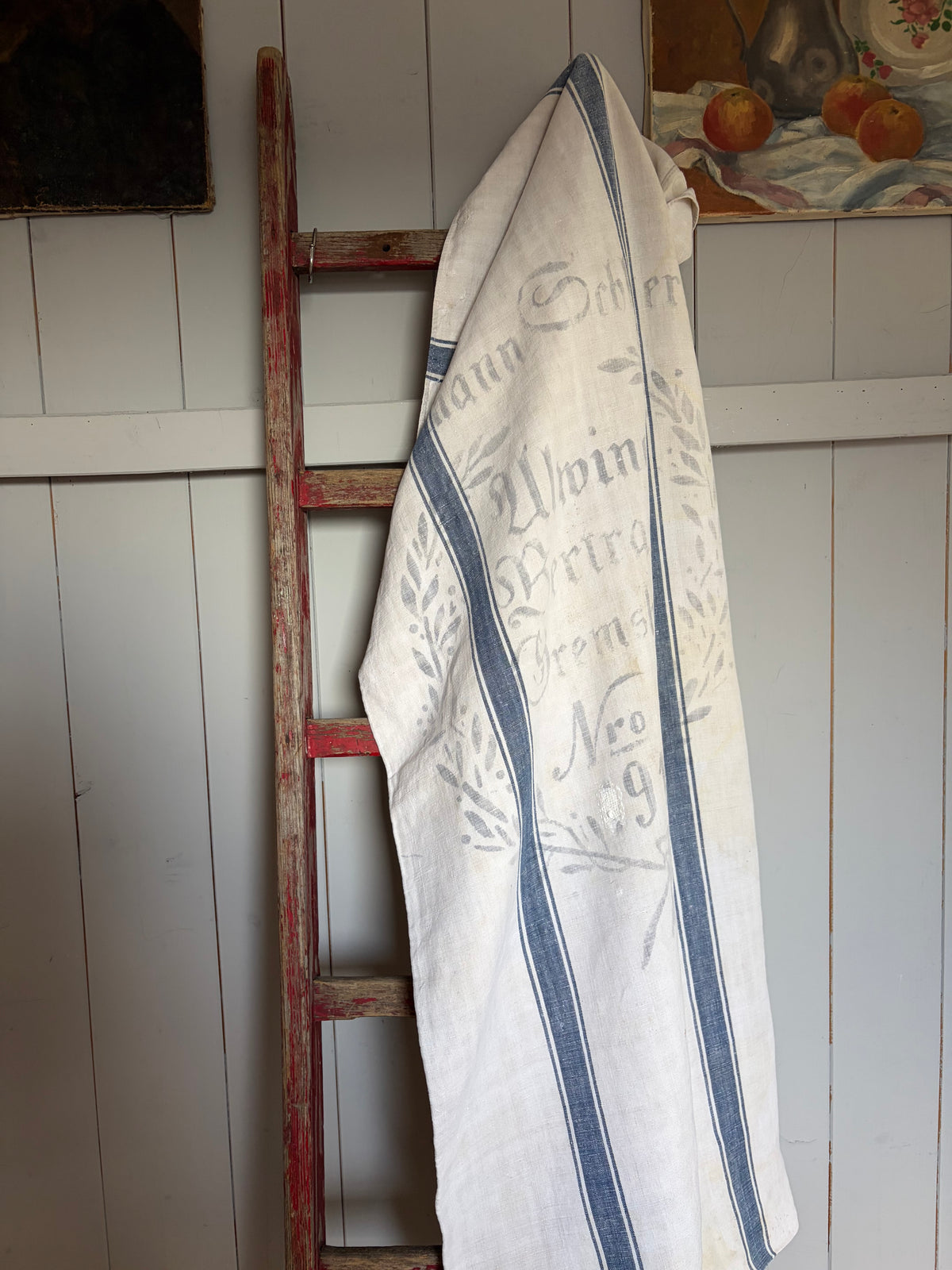 Prachtstück: sehr großer Leinensack mit blauen Streifen und original Aufschrift 132 x 62
