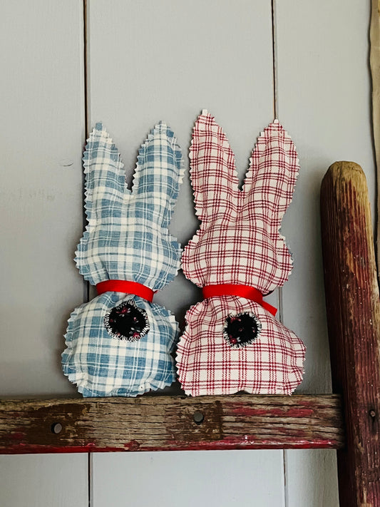 2 Lavendel-Hasen aus altem Bauernstoff