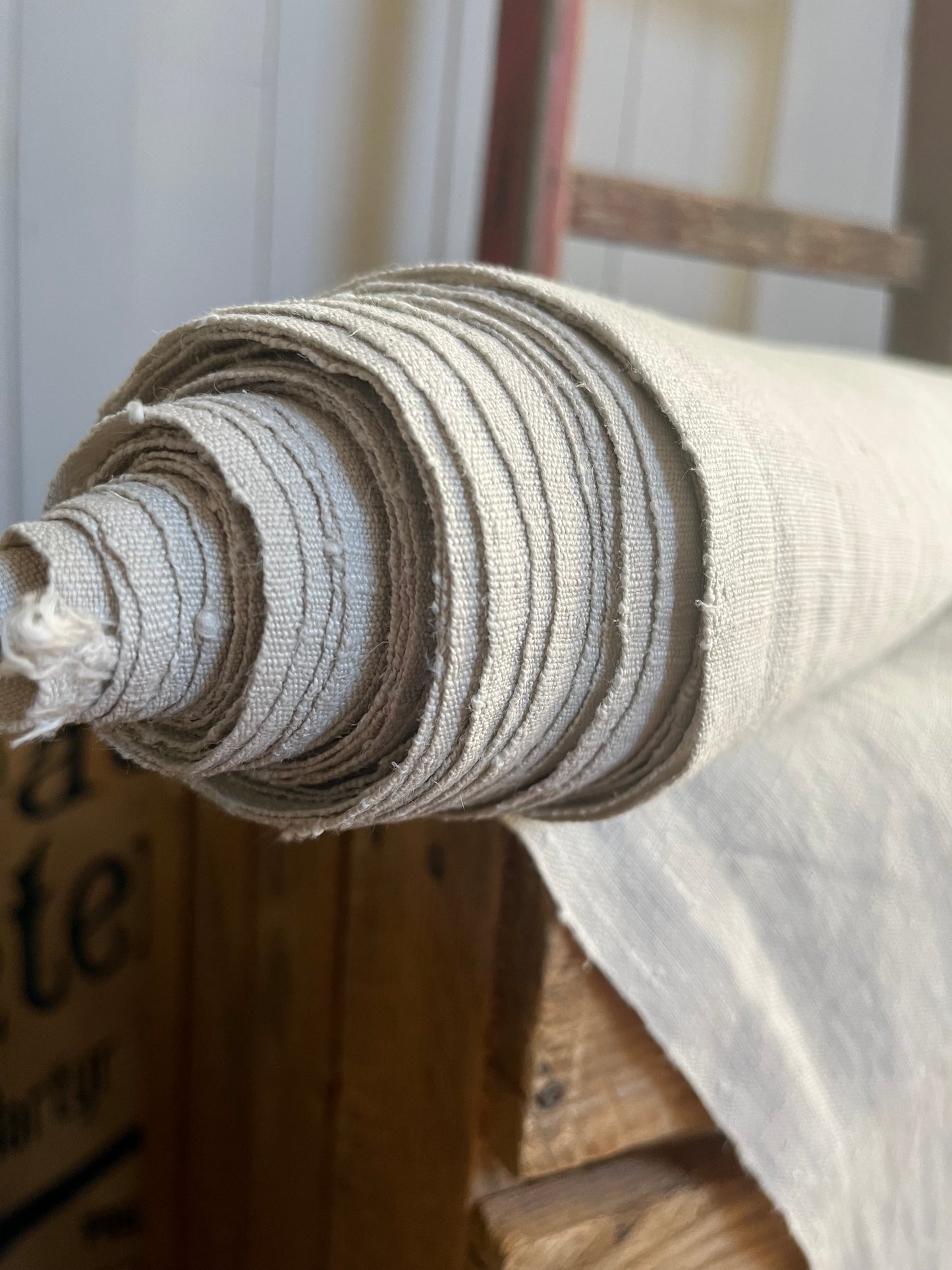 Besondere 8 Meter 120 Jahre altes Leinen, kräftiges, handgewebtes Bauernleinen sauber