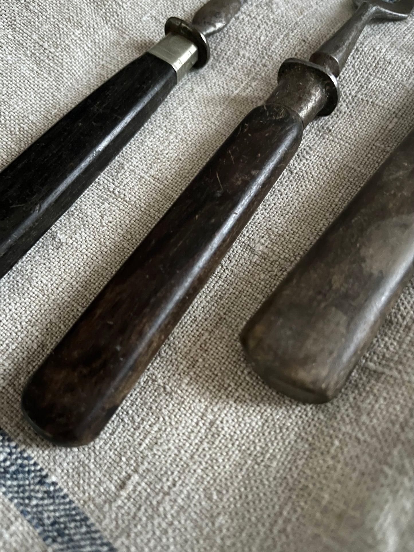 3 seltene antike französische Fleischgabeln  - sehr alt, sehr urig, groß