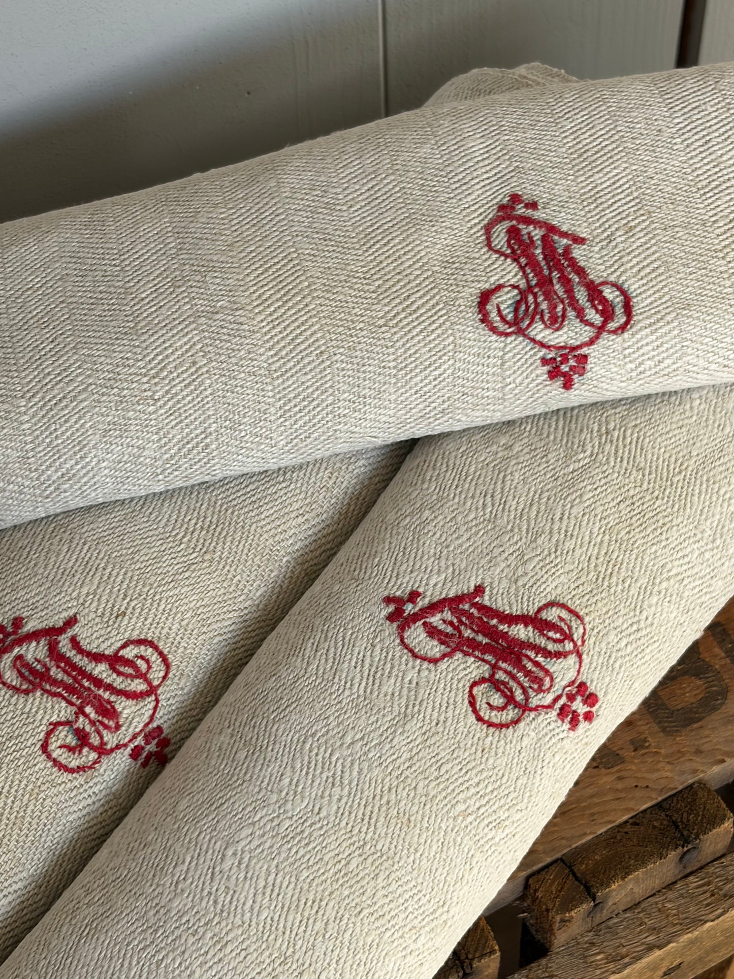 Top XXL Tuch mit Grätenmuster und Monogramm 125 x 43
