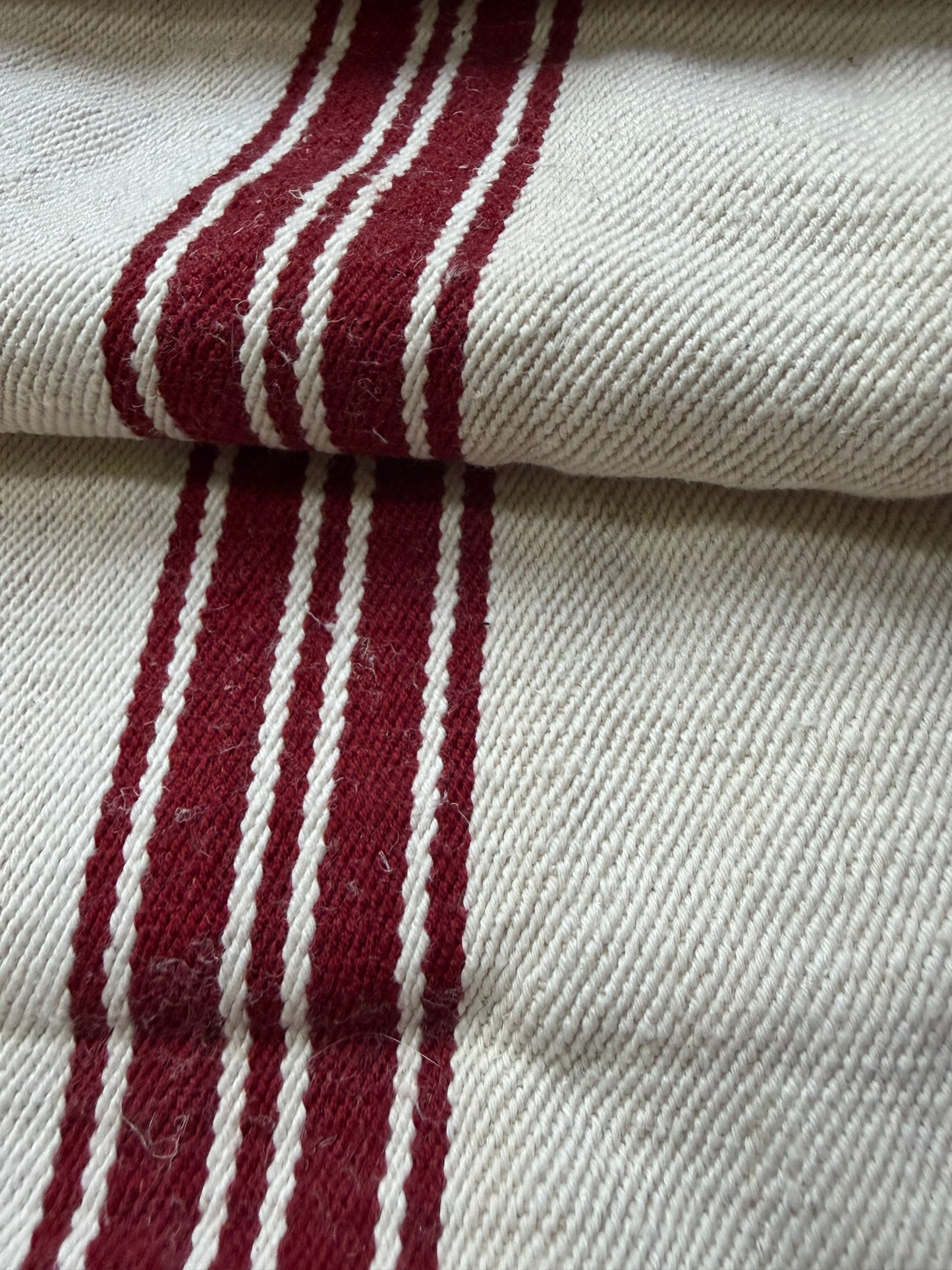 Alter Leinensack mit weinroten Streifen 100 x 55