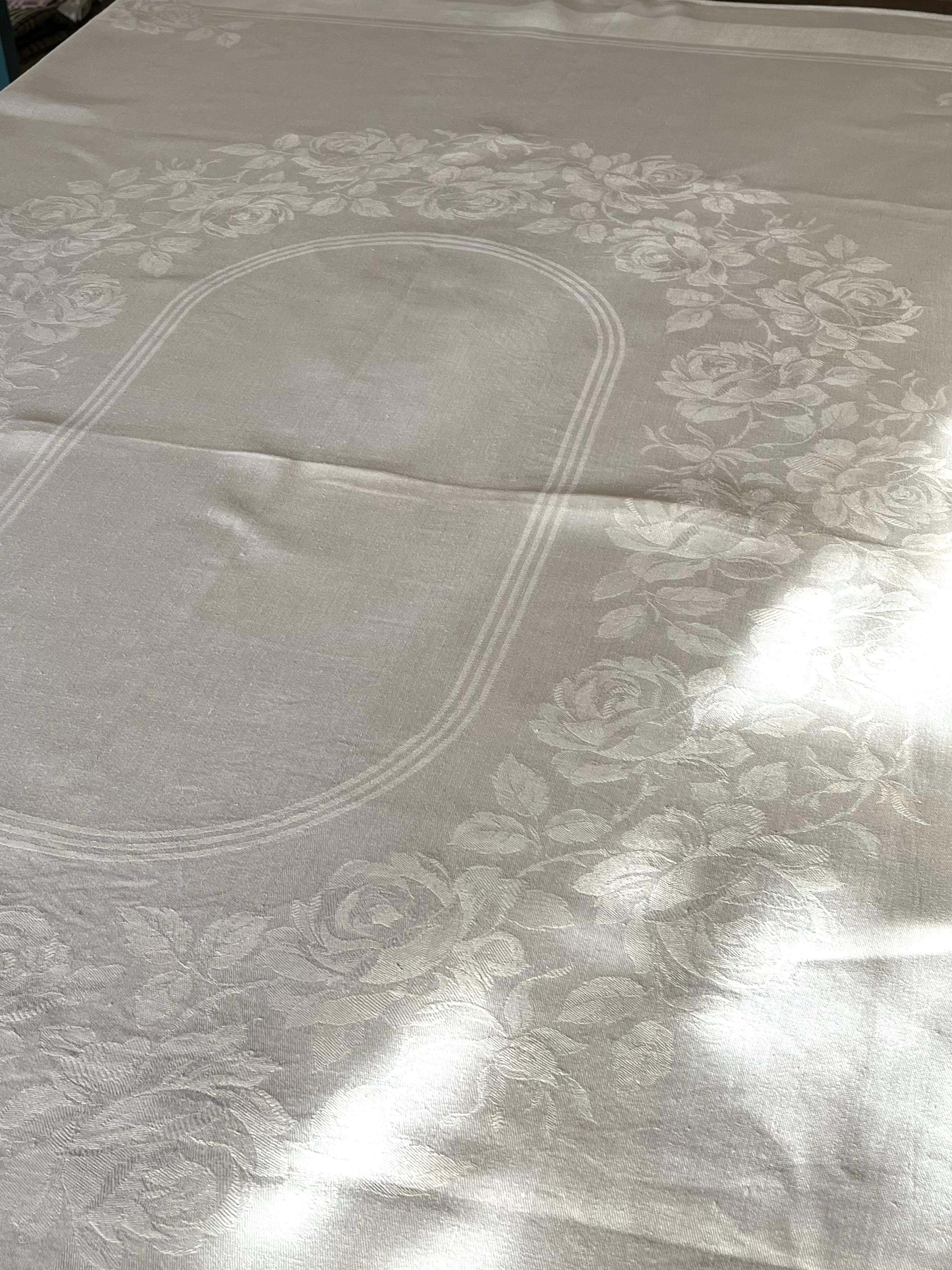 Große Decke aus Leinen Damast Rosenmotiv 130 × 160
