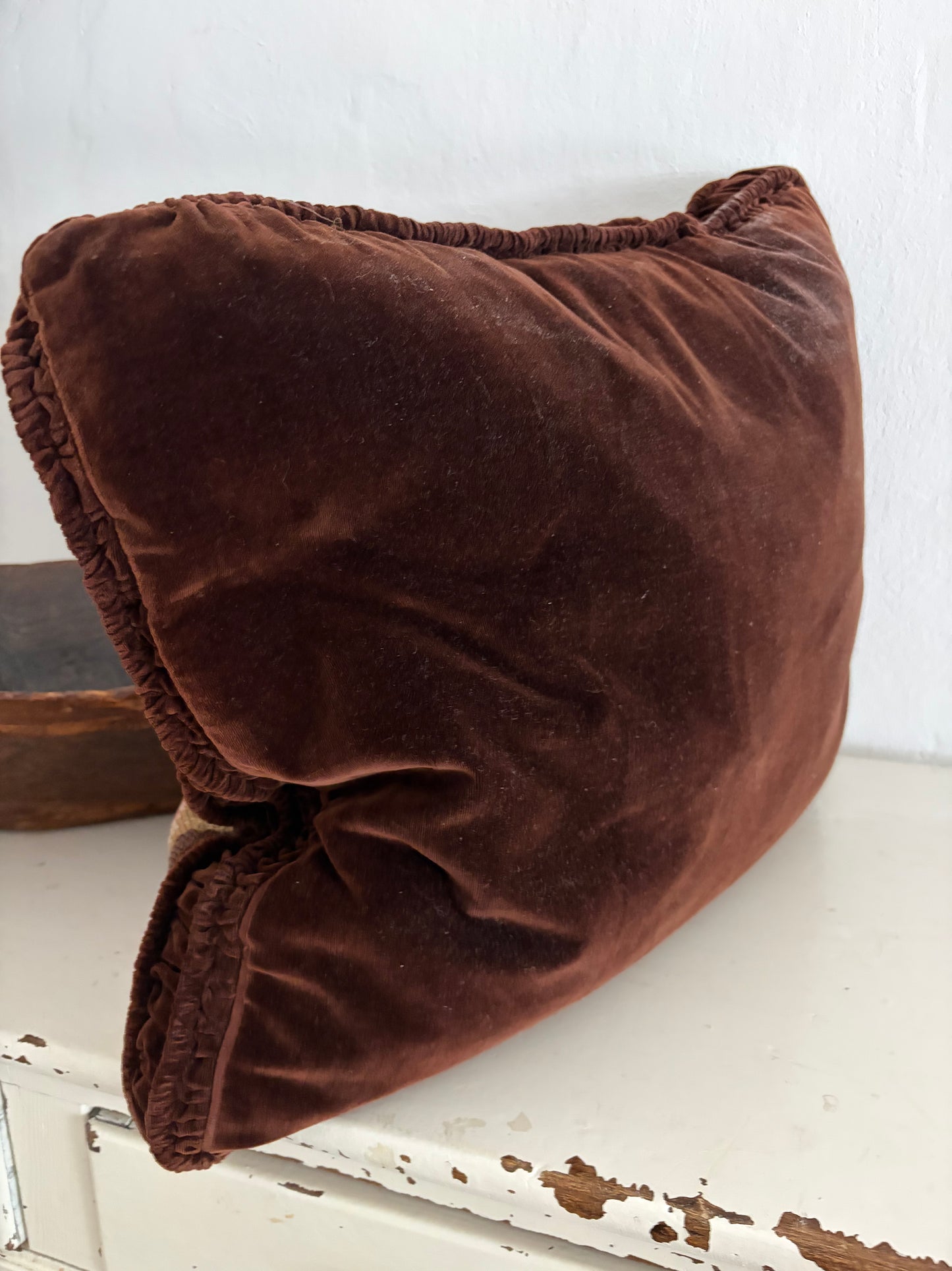 Bezauberndes großes Kissen mit Petitpoint Stickerei