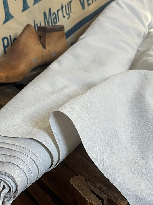 4,3 Meter kräftiges aber fein gewebtes Leinen