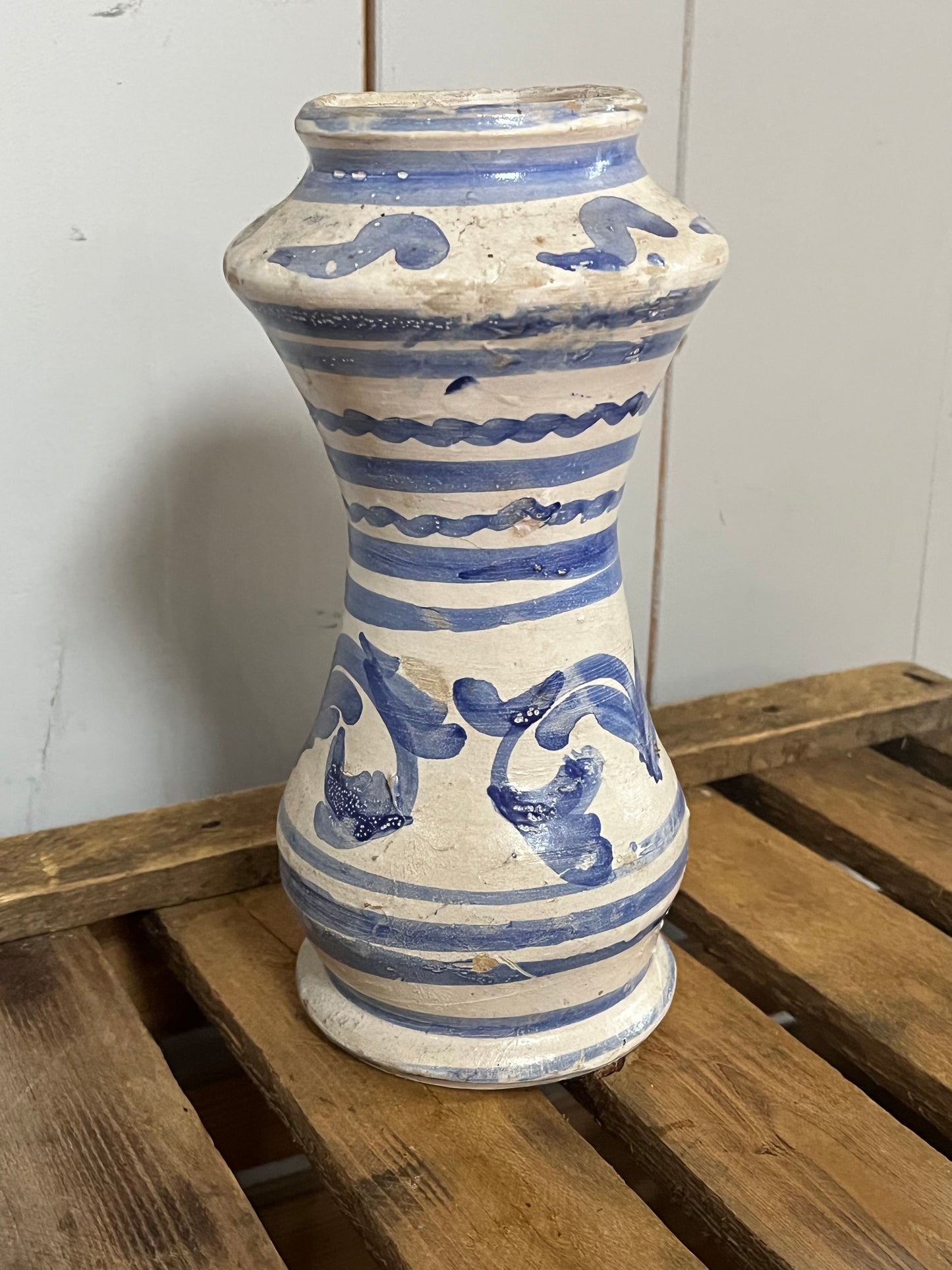 Alte Vase Majolika Spanien in Blau/Weiß
