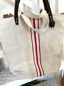 Big Red striped Bag: Shopper aus sehr altem Leinensack mit roten Streifen