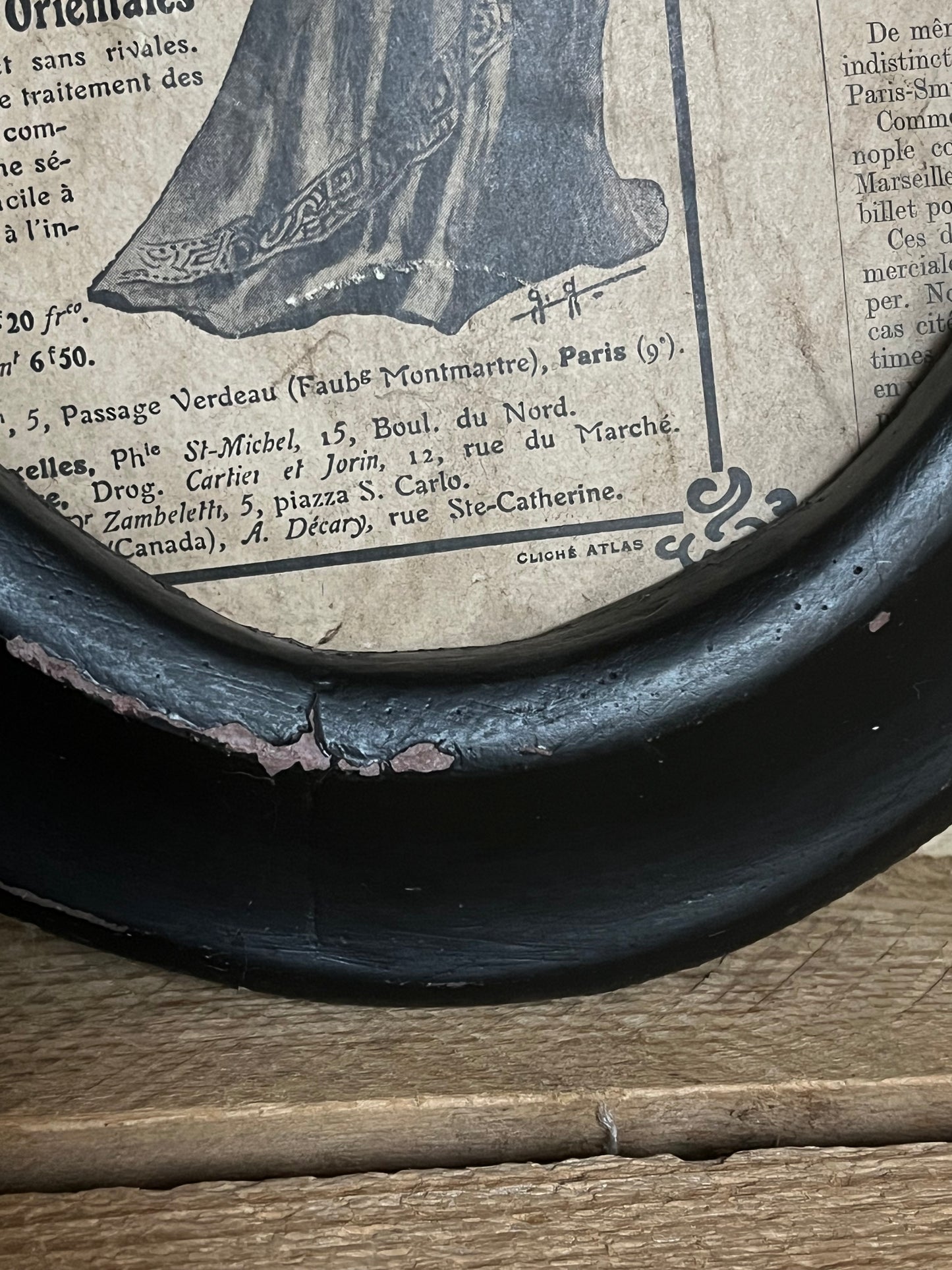 Sehr alter Holzrahmen oval mit Patina