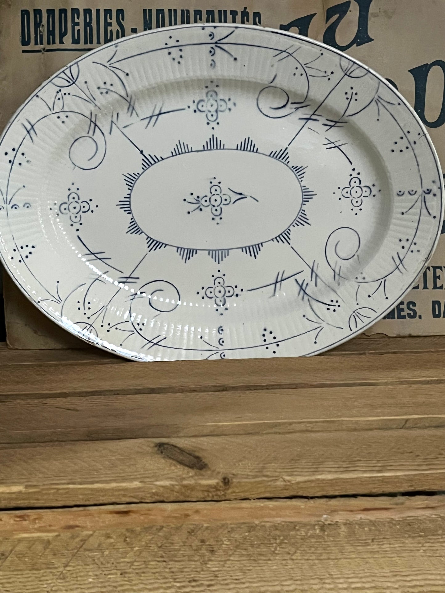 Alte XL Vorlegplatte Servierplatte Streublumen aus Belgien