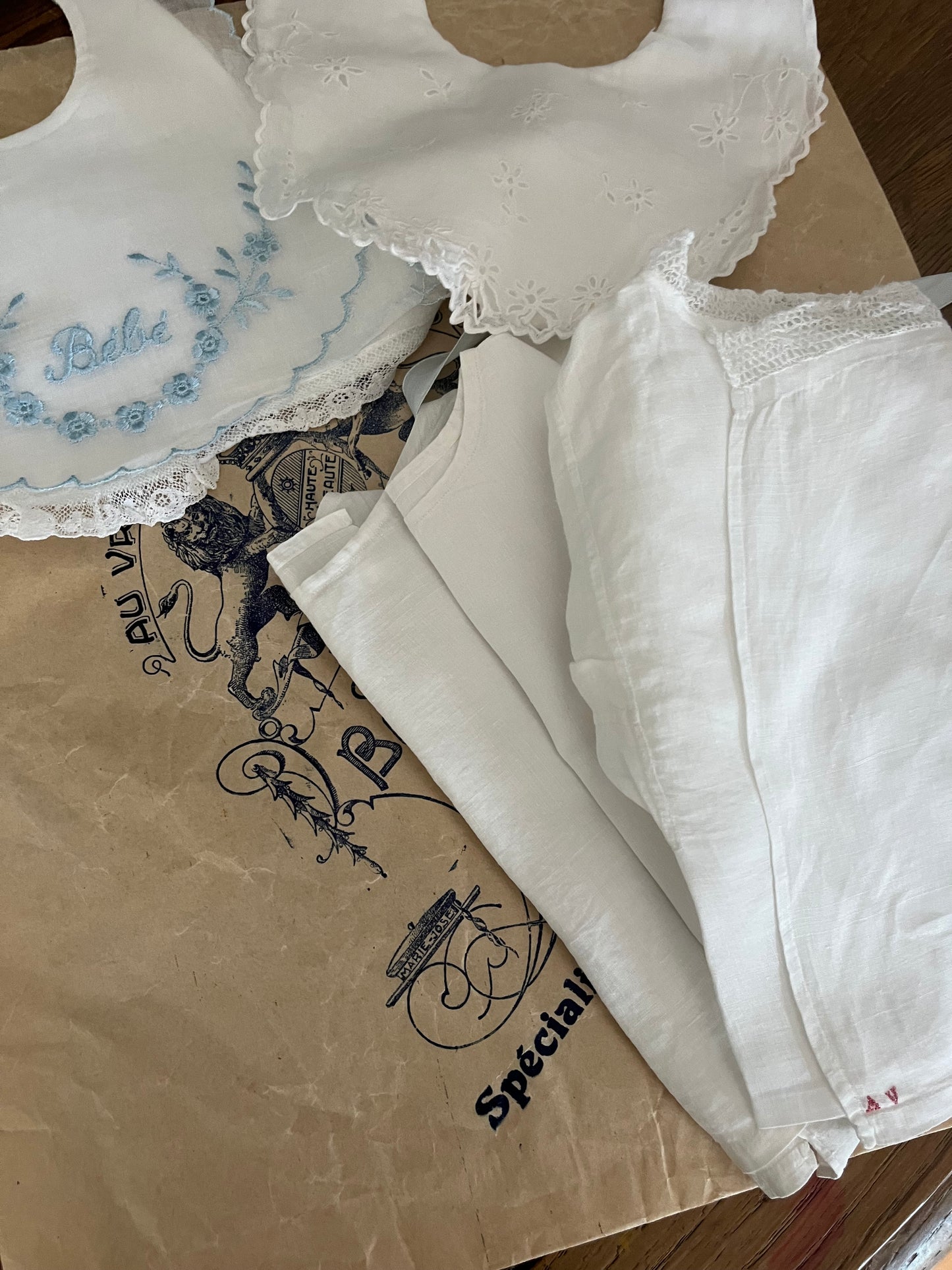 Set: Vintage Baby Leibchen und Lätzchen