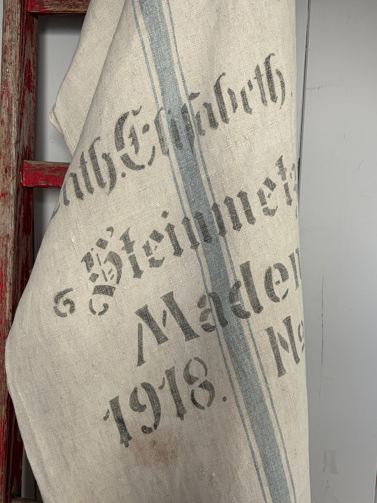 Prachtstück: sehr großer Leinensack mit blauen Streifen und original Aufschrift 140 x 60