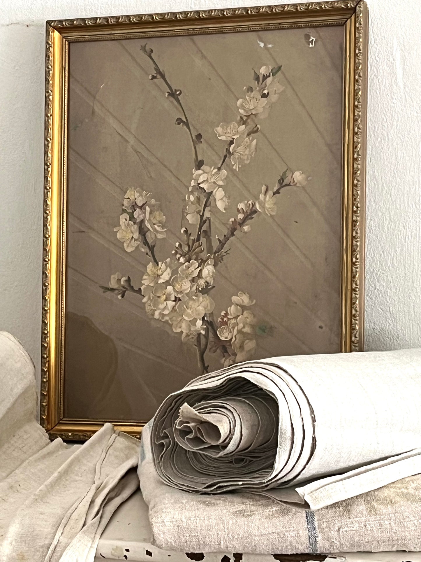 Altes, schweres Bild mit Blütenzweig hinter Glas, Goldrahmen aus Belgien