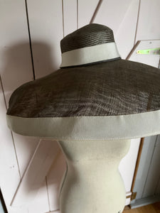 Pretty Woman - Designer Hut aus Brüssel Mireille van den Borne