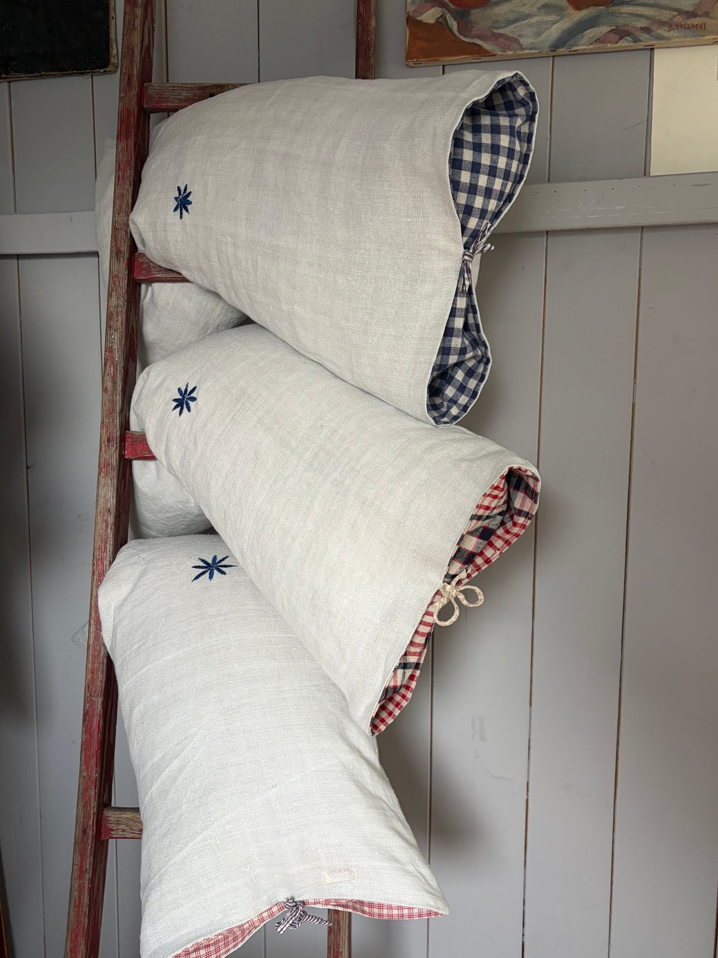 XL Kissenbezug altes Leinen mit blauen Streifen und Blüte 80 x 40