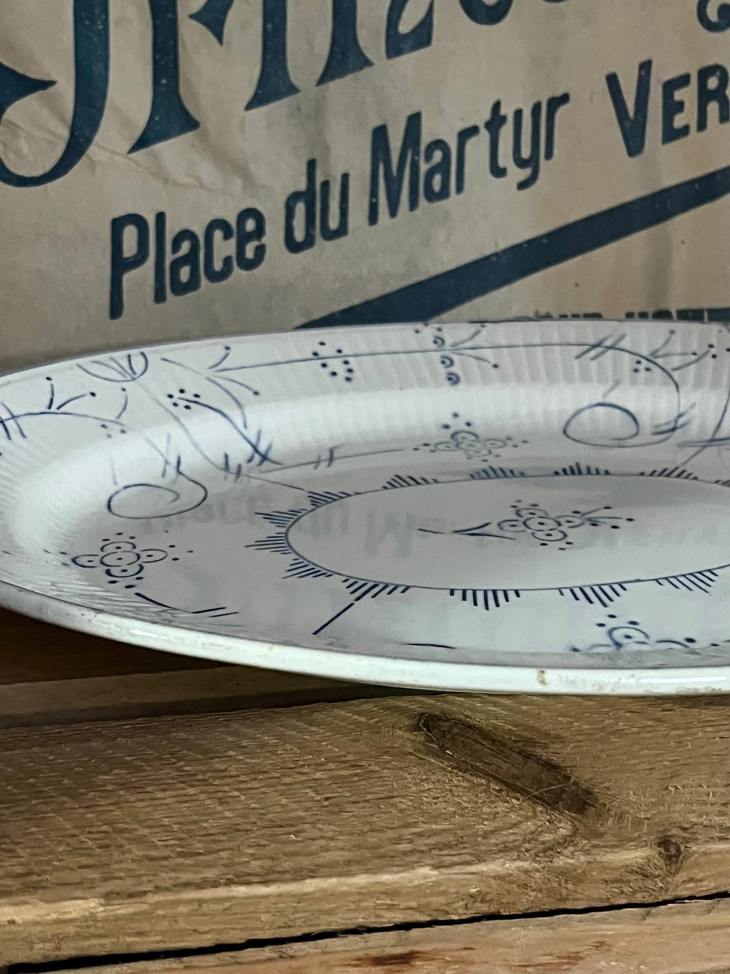 Alte XL Vorlegplatte Servierplatte Streublumen aus Belgien