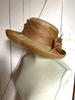 Laden Sie das Bild in den Galerie-Viewer, Chapeau - Designer Hut aus Belgien
