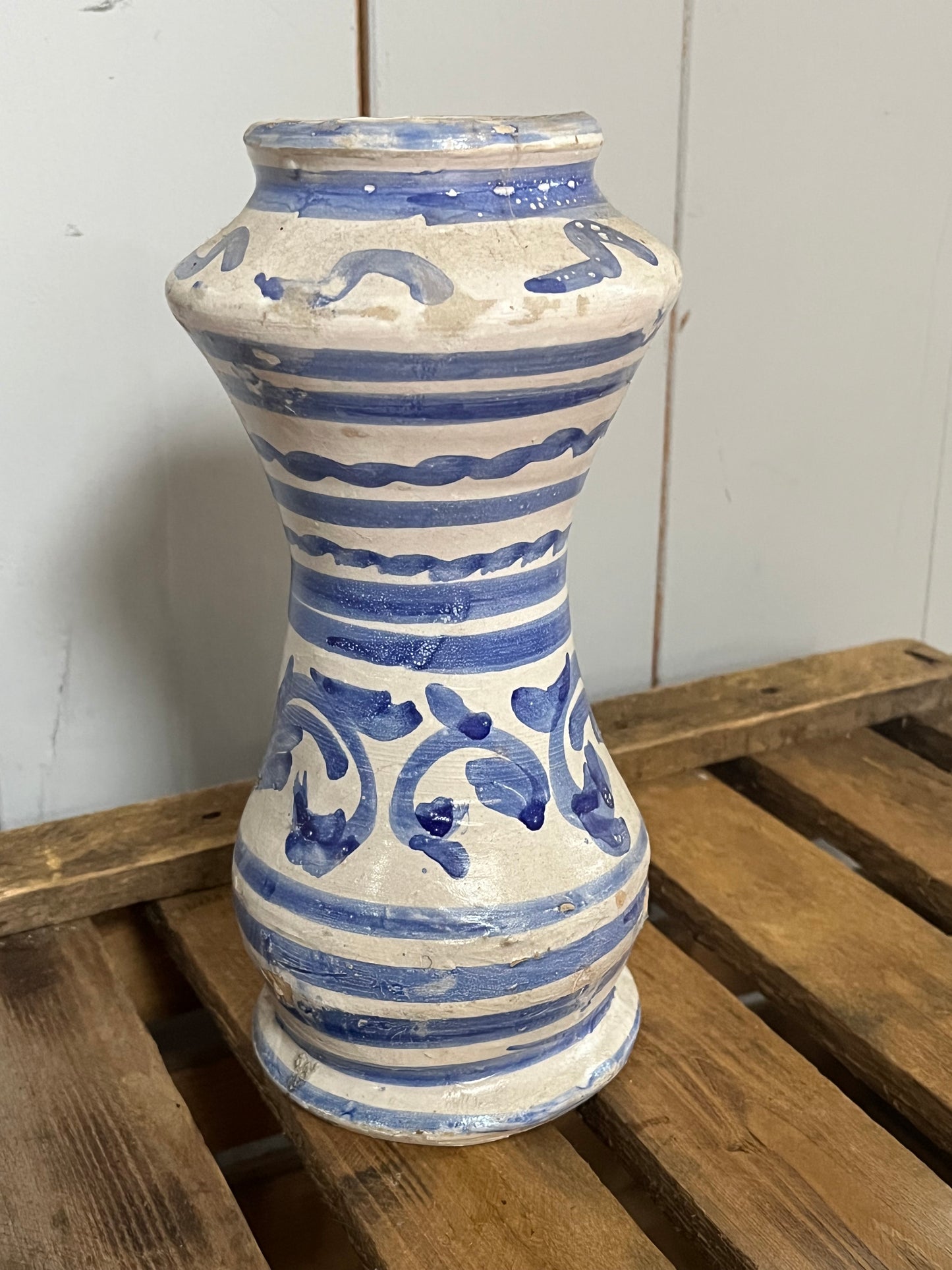 Alte Vase Majolika Spanien in Blau/Weiß
