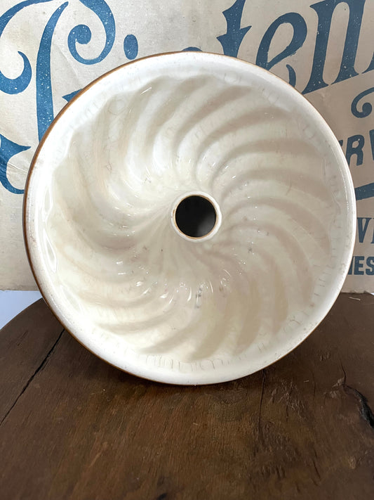 Antike Keramik-Backform, Gugelhupf aus Frankreich