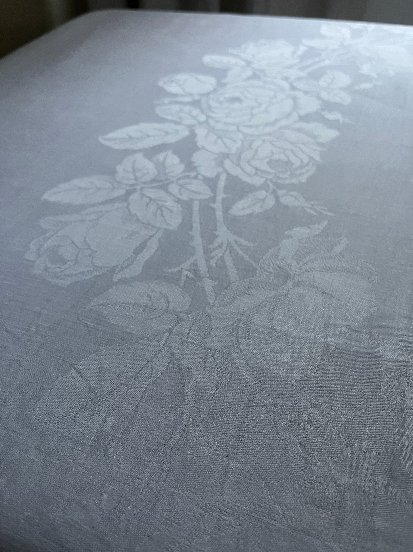 Große und vornehme Damastdecke 160 × 150