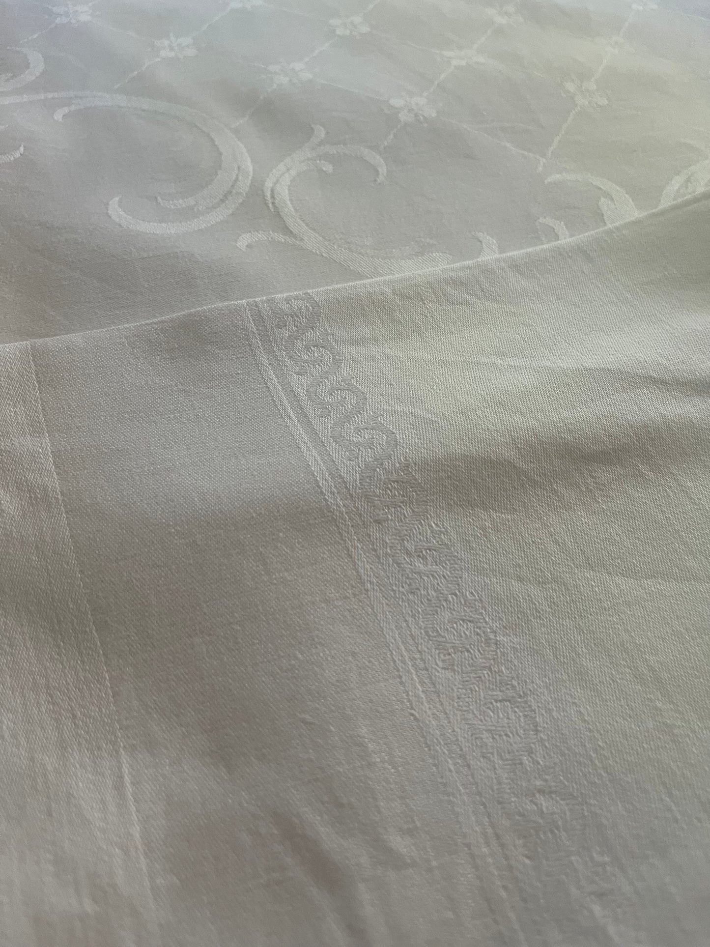 Klassische Damastdecke 160 × 135