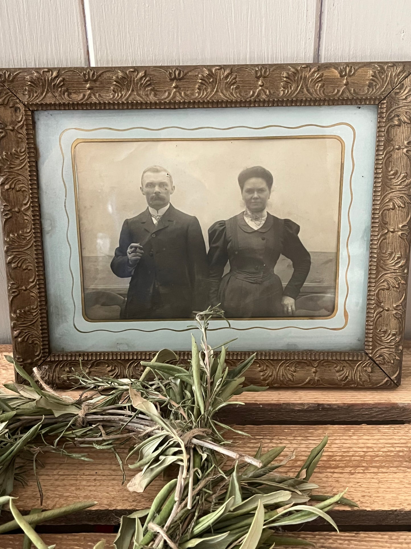 Alte Fotografie in original altem Stuckrahmen mit Glas aus Belgien