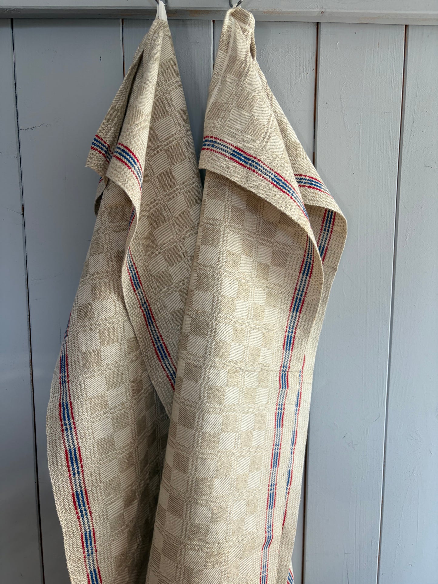 Set: 2 XL wunderschöne Leinentücher um 1930 mit Schachbrett und Streifen in Blau/Rot - die Klassiker