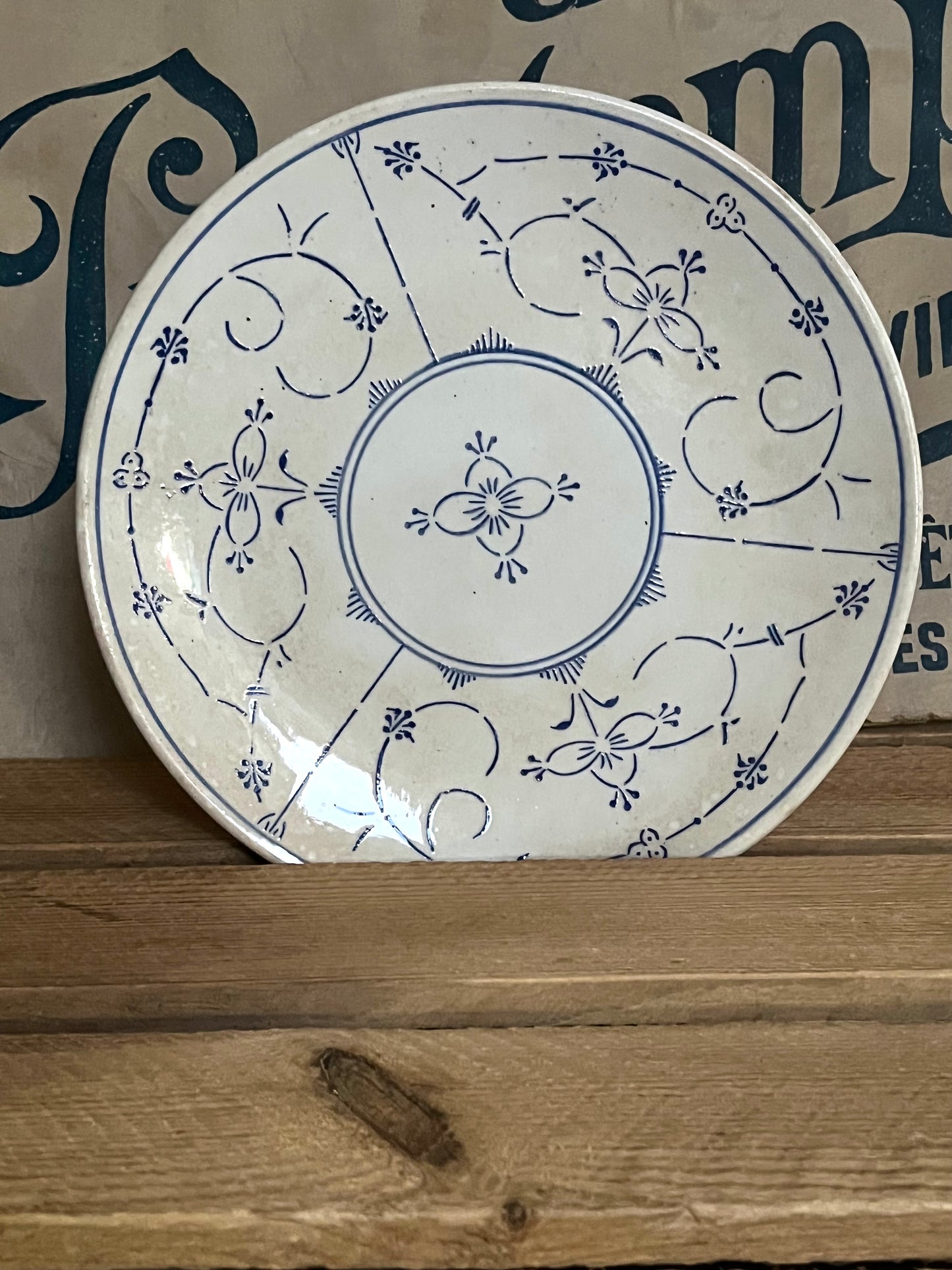 Bildschöne Etagere Belgien mit Streublumen Blau/Weiß