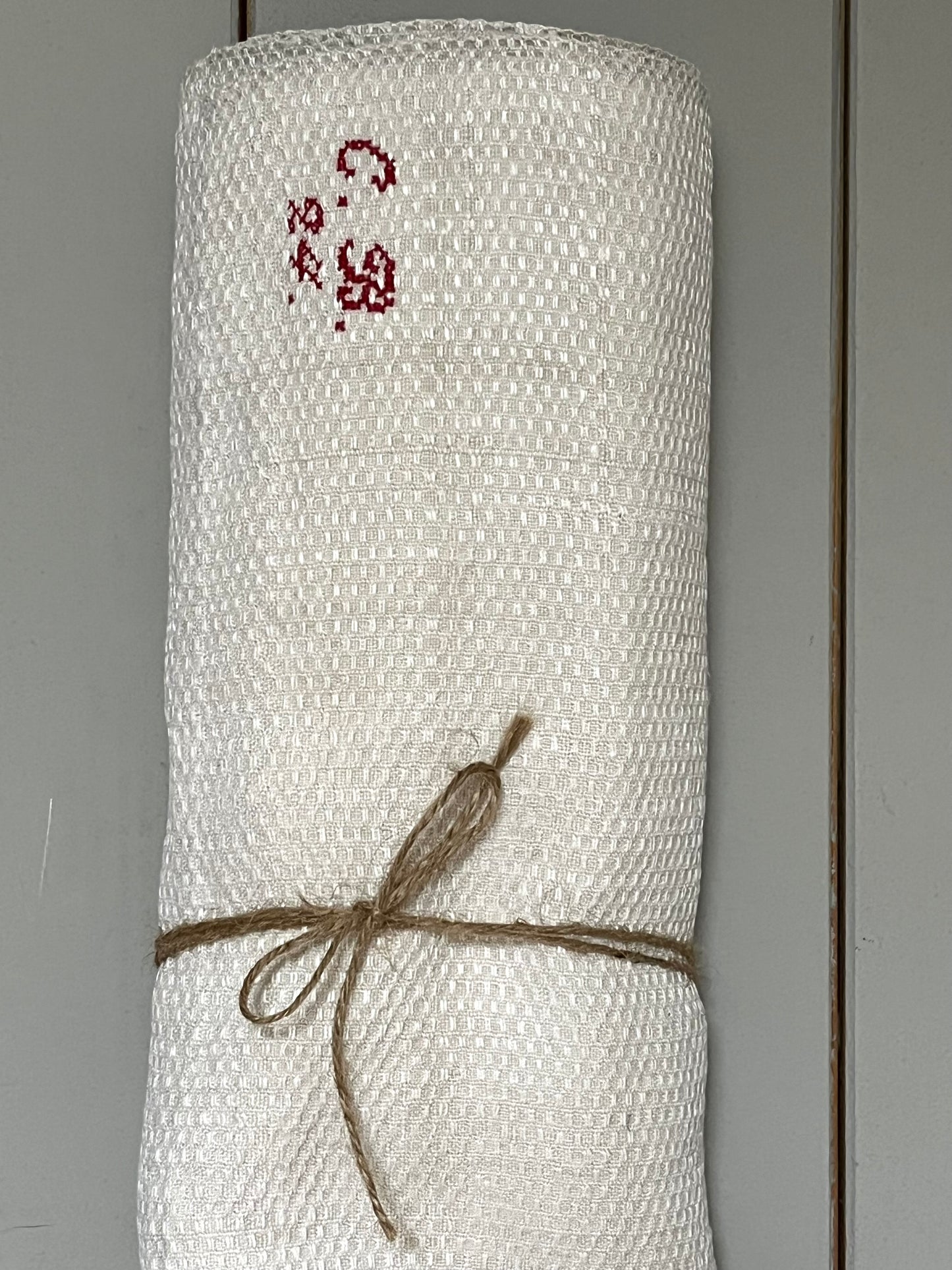 3,15 Meter altes Leinen mit Struktur und Monogramm