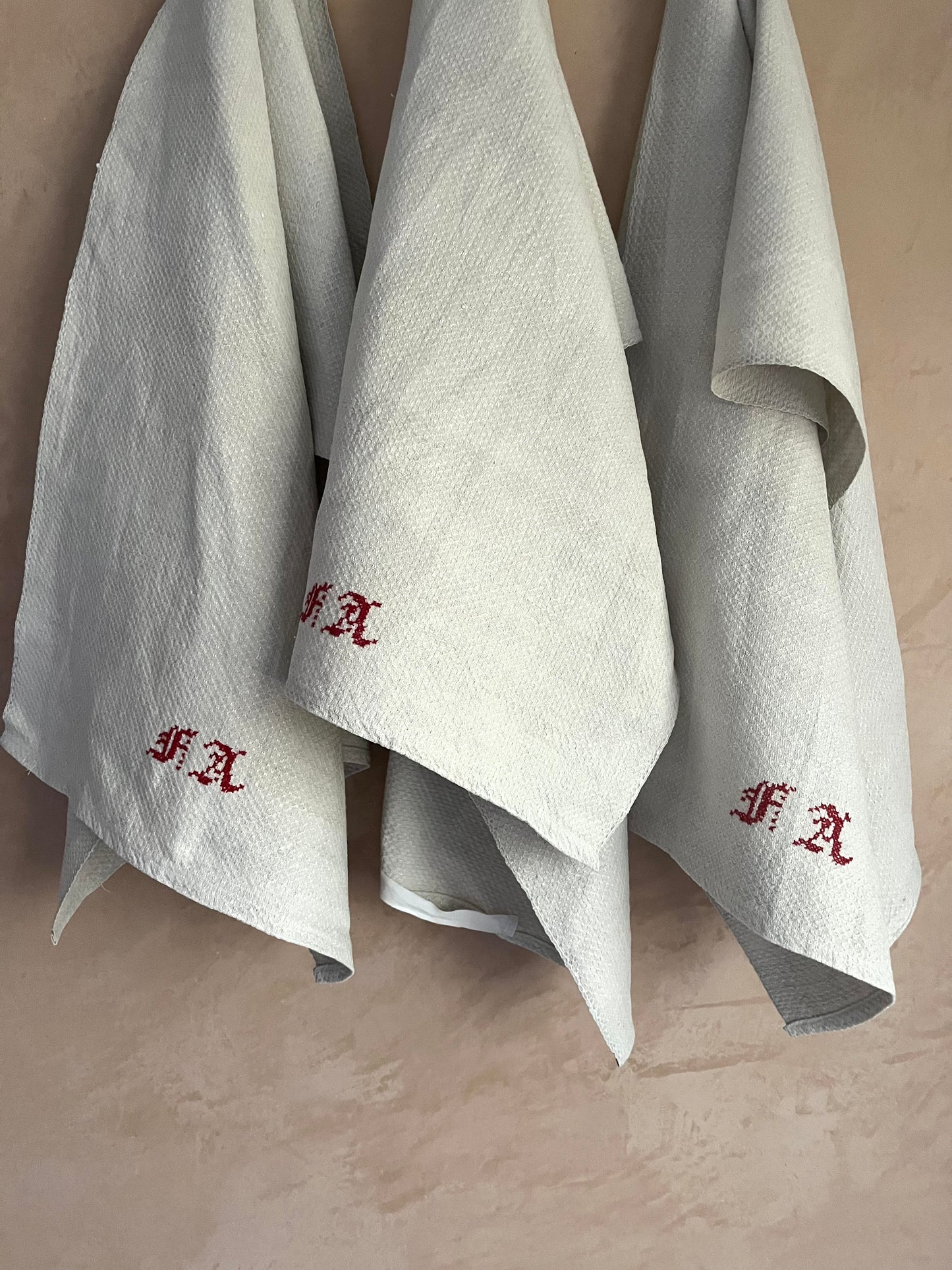 XXL Tuch: Großes Tuch aus Bauernleinen mit Struktur, und Monogramm