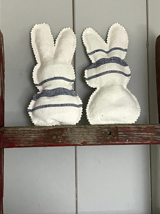 2 Lavendel-Hasen aus altem Leinen