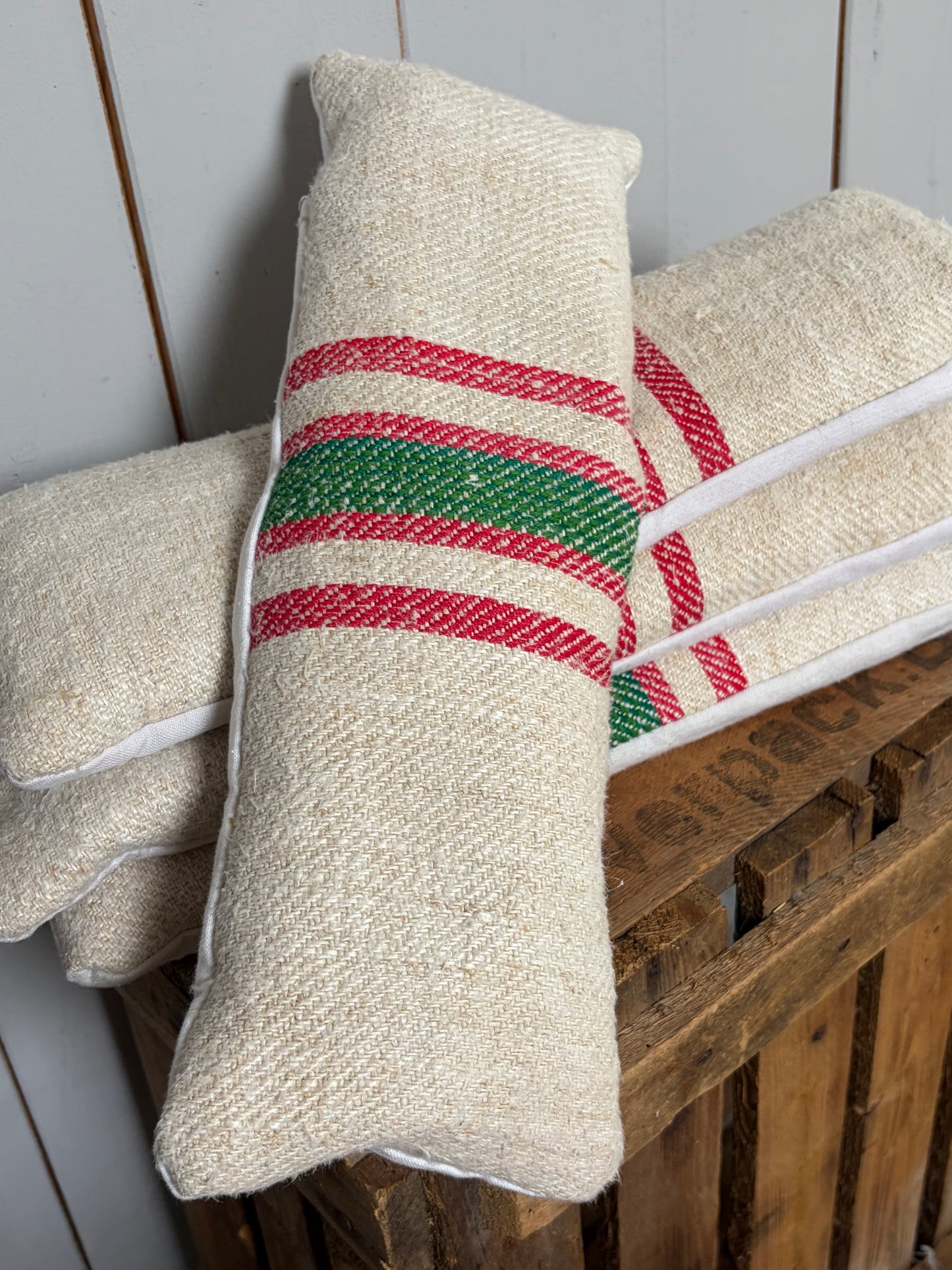 Kleines Dinkelkissen für den Nacken: Vintage Kissen aus altem Leinensack ca. 40 x 15