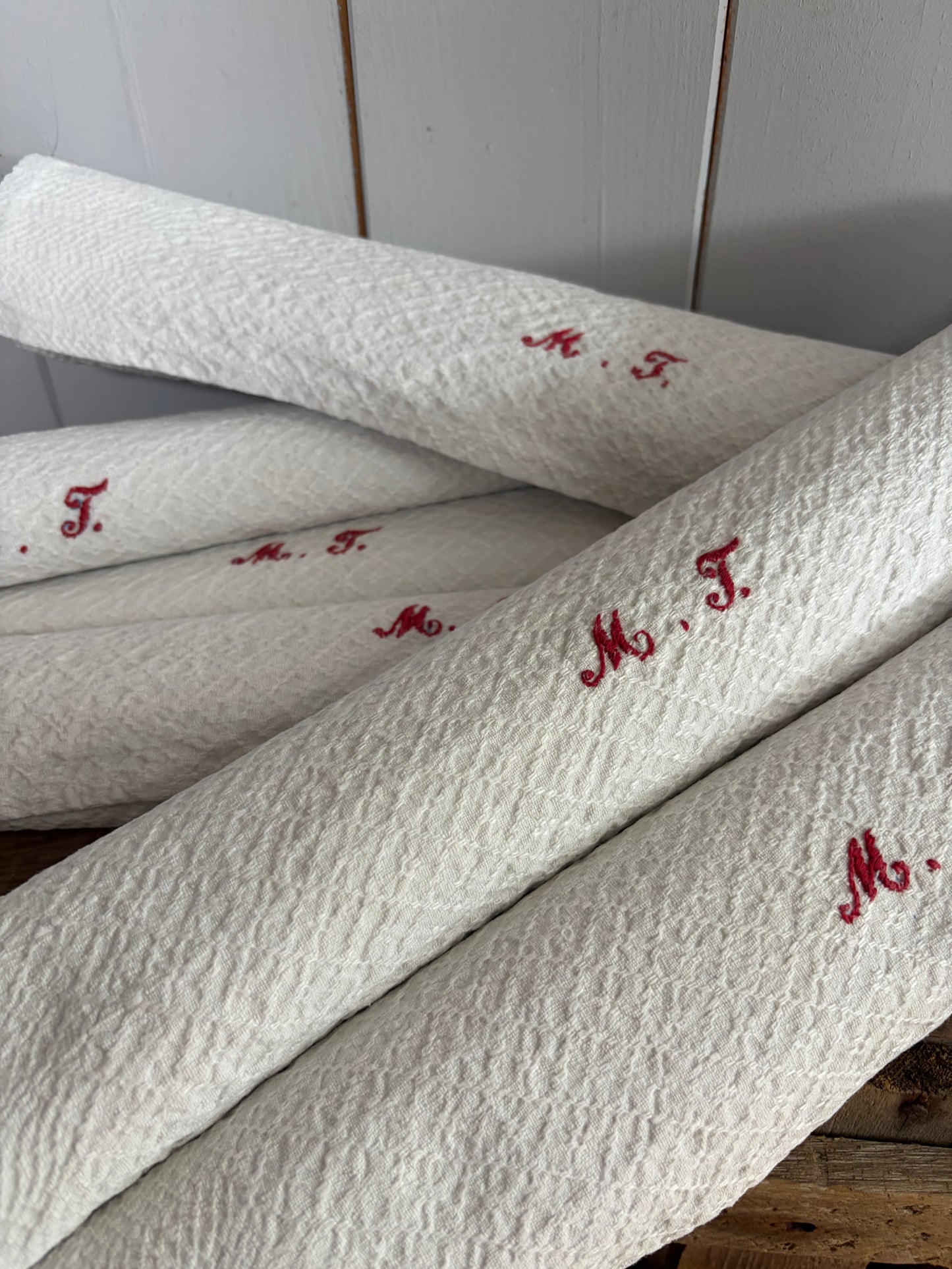 Top XXL Tuch mit Rautenmuster und Monogramm 125 x 45