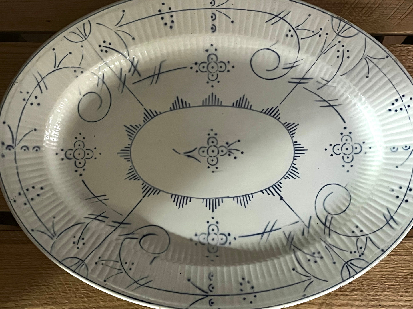 Alte XL Vorlegplatte Servierplatte Streublumen aus Belgien