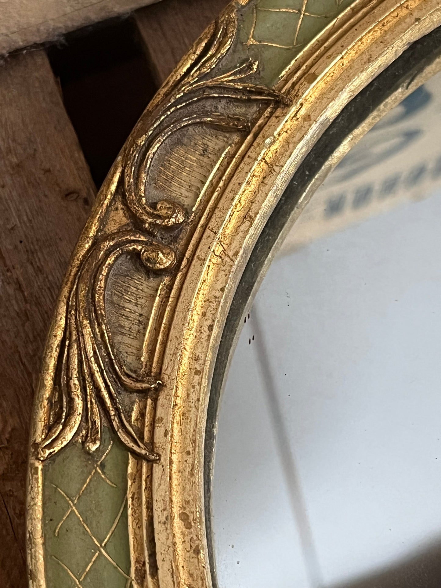 Alter florentinischer Spiegel schwer und mit Stuckrahmen