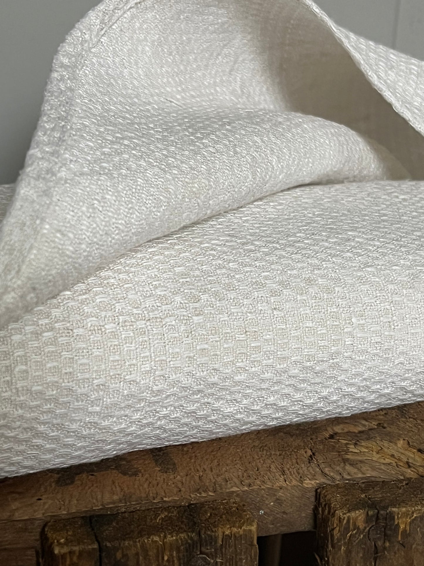 3,15 Meter altes Leinen mit Struktur und Monogramm