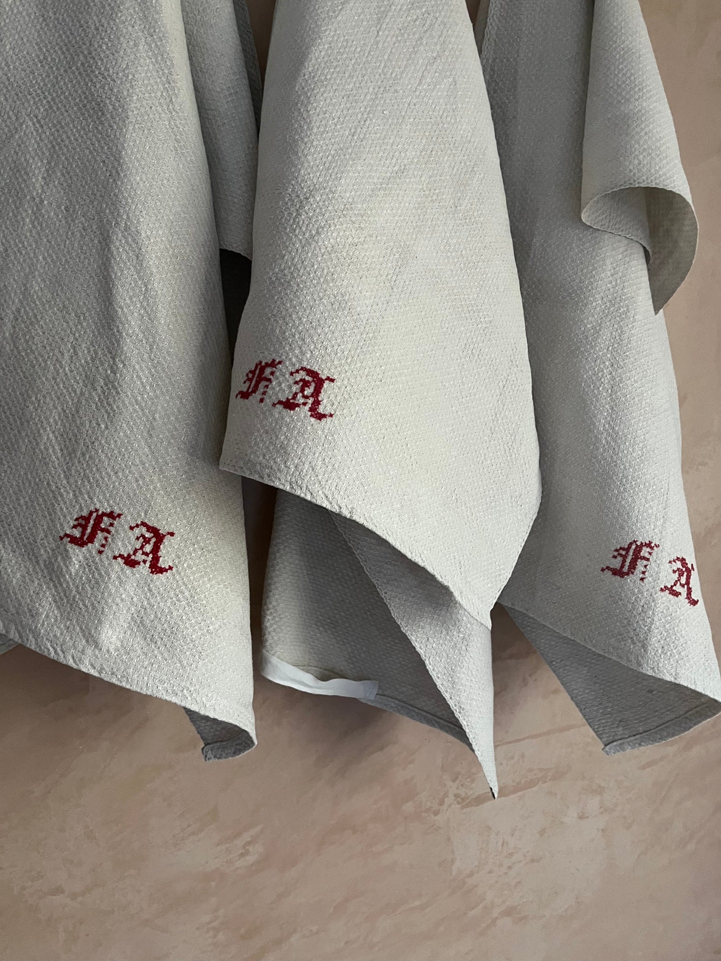 XXL Tuch: Großes Tuch aus Bauernleinen mit Struktur, und Monogramm